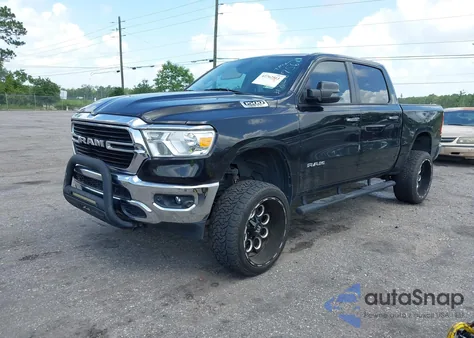 2019 Ram 1500 Big Horn/Lone Star z USA, uszkodzony, nr VIN 1C6SRFFT4KN856756